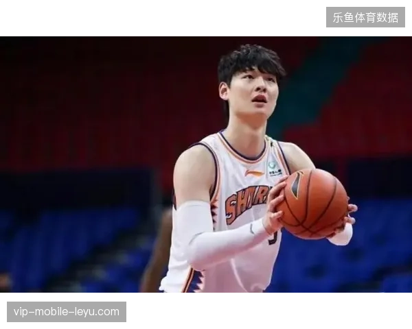 王哲林内线统治力尽显，总决赛G5独揽29+15率上海男篮时隔24年重夺总冠军